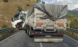 Bitlis yolunda yakıt tankeri tır ile kafa kafaya çarpıştı: 3 yaralı