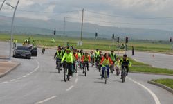 Muş'ta "Sağlıklı yaşamın keyfini birlikte sürelim" sloganıyla Bisiklet Turu yapıldı