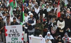 Endonezya'da ABD elçiliğinin önünde Gazze'deki soykırım protesto edildi