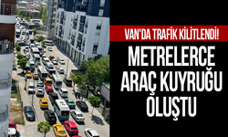 Van'da trafik kilitlendi! Metrelerce araç kuyruğu oluştu