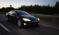 Tesla 125 bin aracını geri çağırıyor