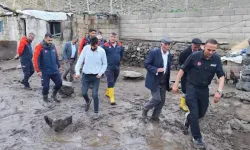 Çaldıran’da sağanak sele neden oldu