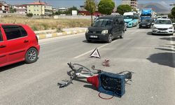 Van'da bisiklet sürücüsüne otomobil çarptı: 1 yaralı