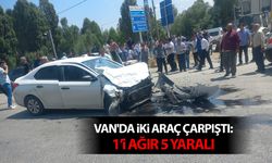 Van'da iki araç çarpıştı: Feci kazada 5 kişi yaralandı