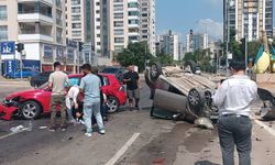 Adana'da dönel kavşakta kaza: 3 yaralı