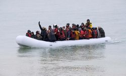 Manş Denizi'ni geçmeye çalışan 12 mülteci hayatını kaybetti