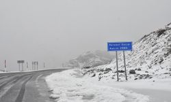 Karabet Geçidi'nde kar yağışı! Trafik olumsuz etkilendi