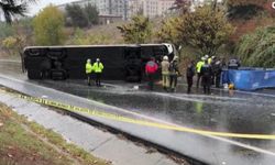 Yolcu otobüsü devrildi: Ölü ve çok sayıda yaralı var!