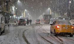 Tunceli'nin Pülümür ilçesinde kar nedeniyle taşımalı eğitime yarın ara verildi