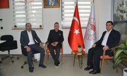 HÜDA PAR Antalya İl Başkanlığından çilek yetiştiricilerine ziyaret