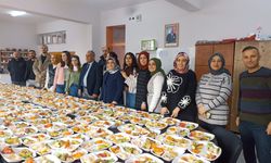 Muradiye'de Geleneksel Meyve Şenliği Öğrencileri Sevindiriyor