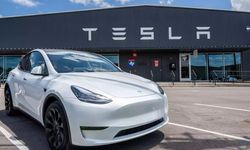 Tesla 240 bin aracını geri çağırıyor