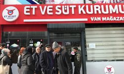 Van'da buz gibi havada ucuz et kuyruğu!