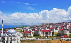 Edremit TOKİ’de çöp ve koku sorunu!