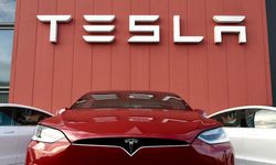 Tesla Hisselerinde Dalgalı Seyir: Fiyatlar Düşüşte