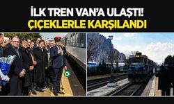 İlk tren Van’a ulaştı! Çiçeklerle karşılandı