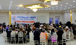 Van’da yetim aileleri ile hayırseverler iftarda buluştu