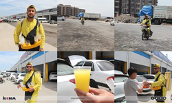Motosiklet üstünde limonata satarak geçimini sağlıyor