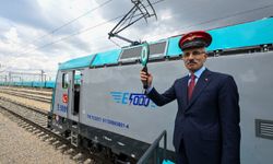 Yeni nesil demiryolu araçları teslim edildi