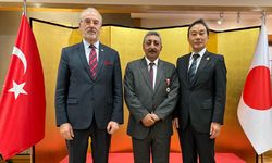 Vanlı müdüre Nişan ödülü...