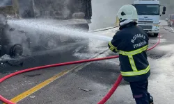 Seyir halindeyken alev alan kamyon tamamen yandı