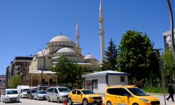 Van’ın simge camisi Hz. Ömer’de son cuma namazı kılındı