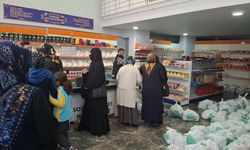 Van’da ihtiyaç sahiplerine ‘umut’ olmaya devam ediyorlar