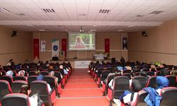 Van YYÜ’de “Ebelik Mesleğinin Gelişim ve Dönüşümü” konferansı düzenlendi