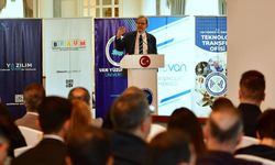 Cuneyd Zapsu Van’da gençlerle buluştu