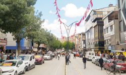Van’ın en işlek caddesi trafiğe kapatıldı