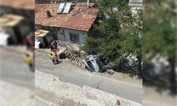 Otomobil evin bahçesine girdi: 1 yaralı 