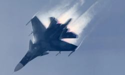 Rusya'ya ait Su-35 savaş uçağı düşürüldü