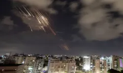 İran Tel Aviv'i vuruyor