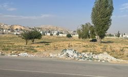 Van'da sahil yolu moloz ve çöplerle kaplandı