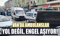 Van’da ambulanslar yol değil, engel aşıyor!