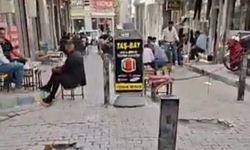İpekyolu’nda yol ve kaldırımlar esnaf işgali altında! Yolu zincirle kapattılar