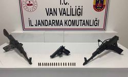 Van’da kaçak silah operasyonu! 2 kalaşnikof ve tabanca ele geçirildi