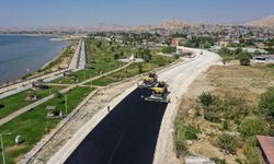 8 kilometrelik Van Sahil Yolu'nun 3. etabında çalışmalar sürüyor