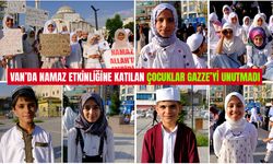 Van’da namaz etkinliğine katılan çocuklar Gazze’yi unutmadı