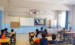 Van'da ilk dersi, her çocuk bir fidan, ilk ders yeşil vatan temasıyla başladı