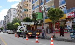 İkinisan Caddesi’nin aydınlatmaları yenileniyor