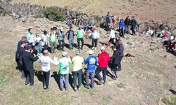 Van Gölü’nün saklı cennetine yürüyüş