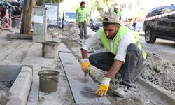 Cumhuriyet Caddesi’nde kaldırımlar yenileniyor