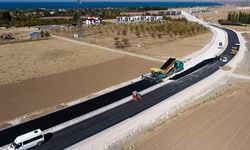 Elmalık Yolu’nda asfalt çalışması başladı! 30 metreden 20 metreye düşürüldü
