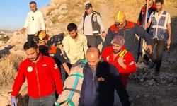 Van Kalesi’nde kurtarma operasyonu: Alman turist mağaraya düşerek yaralandı
