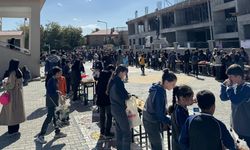 Van'da öğrencilerden Filistin yararına kermes