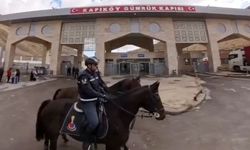Van’da Atlı Jandarma Timinden sınır güvenliği devriyesi