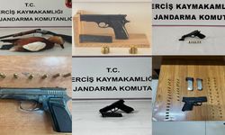 Erciş’te ruhsatsız silah operasyonu! Çok sayıda silah ele geçirildi