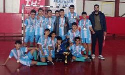 Erdemkent Ortaokulu Yıldız Erkekler Hentbol Takımı il birincisi oldu