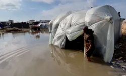 Gazze'de yüzlerce çadır sular altında